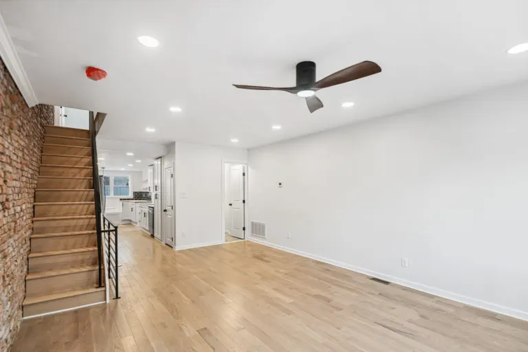 The living room and connection toward the kitchen